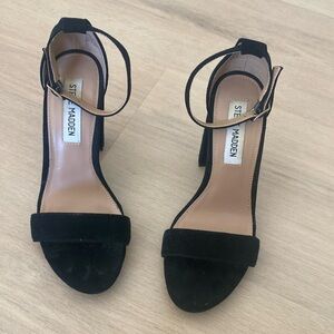 Steve Madden Black velvet heels size 6